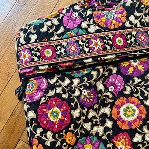 NWOT Vera Bradley Suzani Garment Bag 🌼